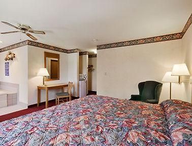 Super 8 West Union Hotel Decorah Room photo