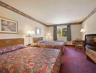 Super 8 West Union Hotel Decorah Room photo